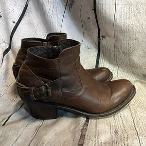 J.B. Dillon Womens 9.5 Brown Leather Ankle heeled Boots Zipper Adjustable Mexico